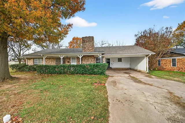 $185,000 | 800 Carver Street, Whitesboro, TX 76273