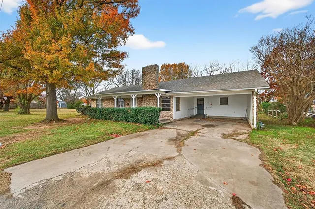 $185,000 | 800 Carver Street, Whitesboro, TX 76273