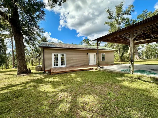 a view of a yard with plants