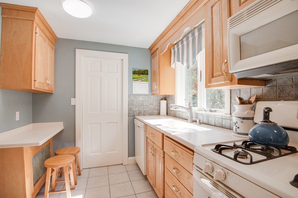 7 Eleanor Road Walpole, MA 02081 - Photo 12 of 27 Gallery Image 12