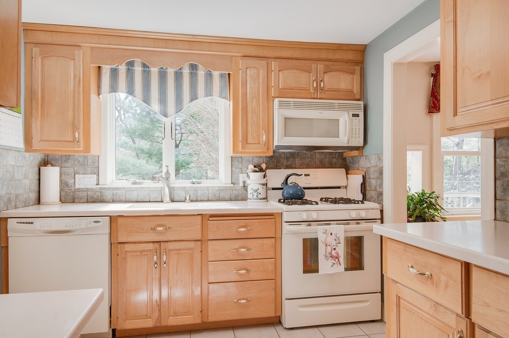 7 Eleanor Road Walpole, MA 02081 - Photo 14 of 27 Gallery Image 14