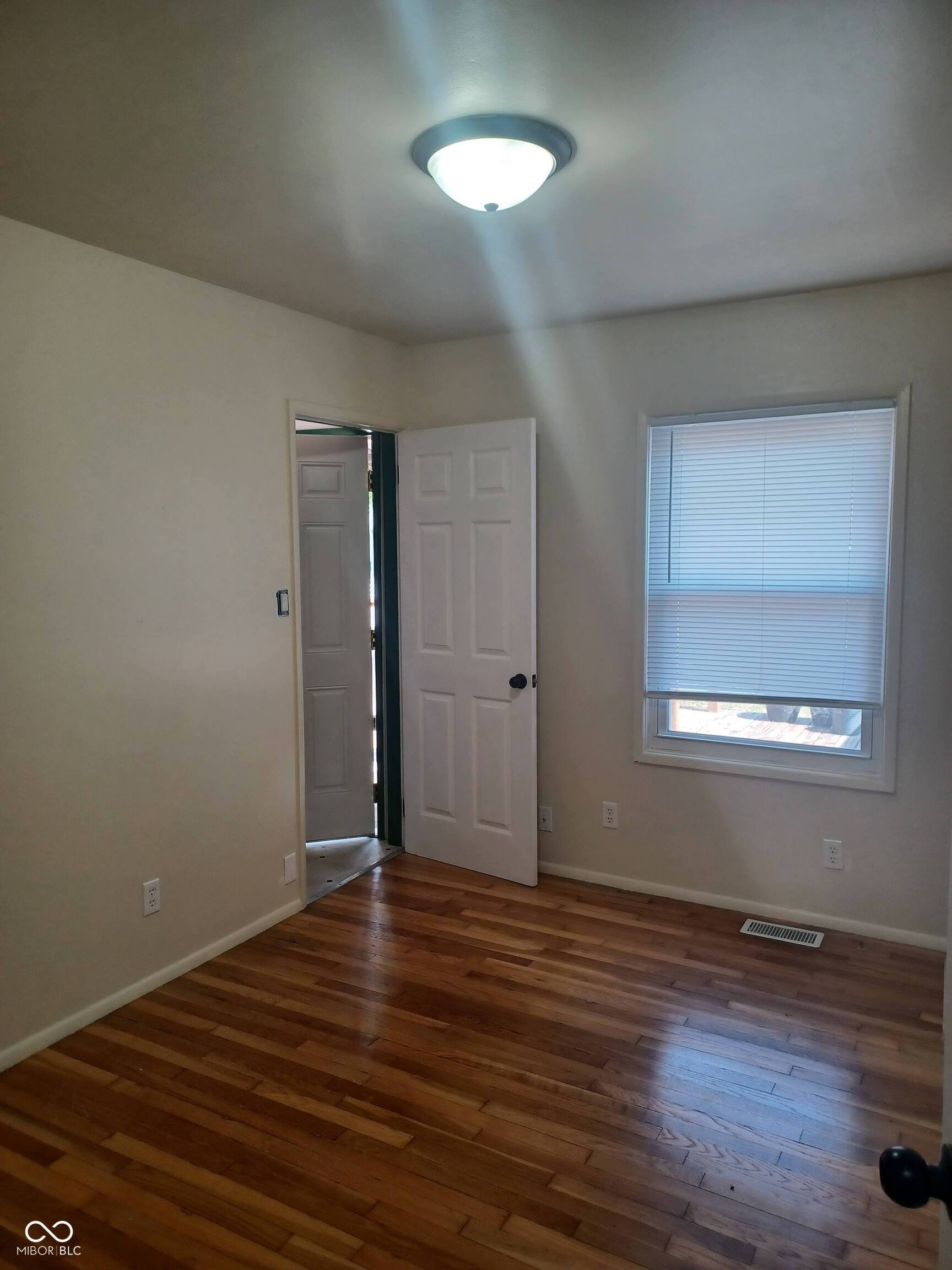 33 South Post Road Indianapolis, IN 46219 - Photo 11 of 28