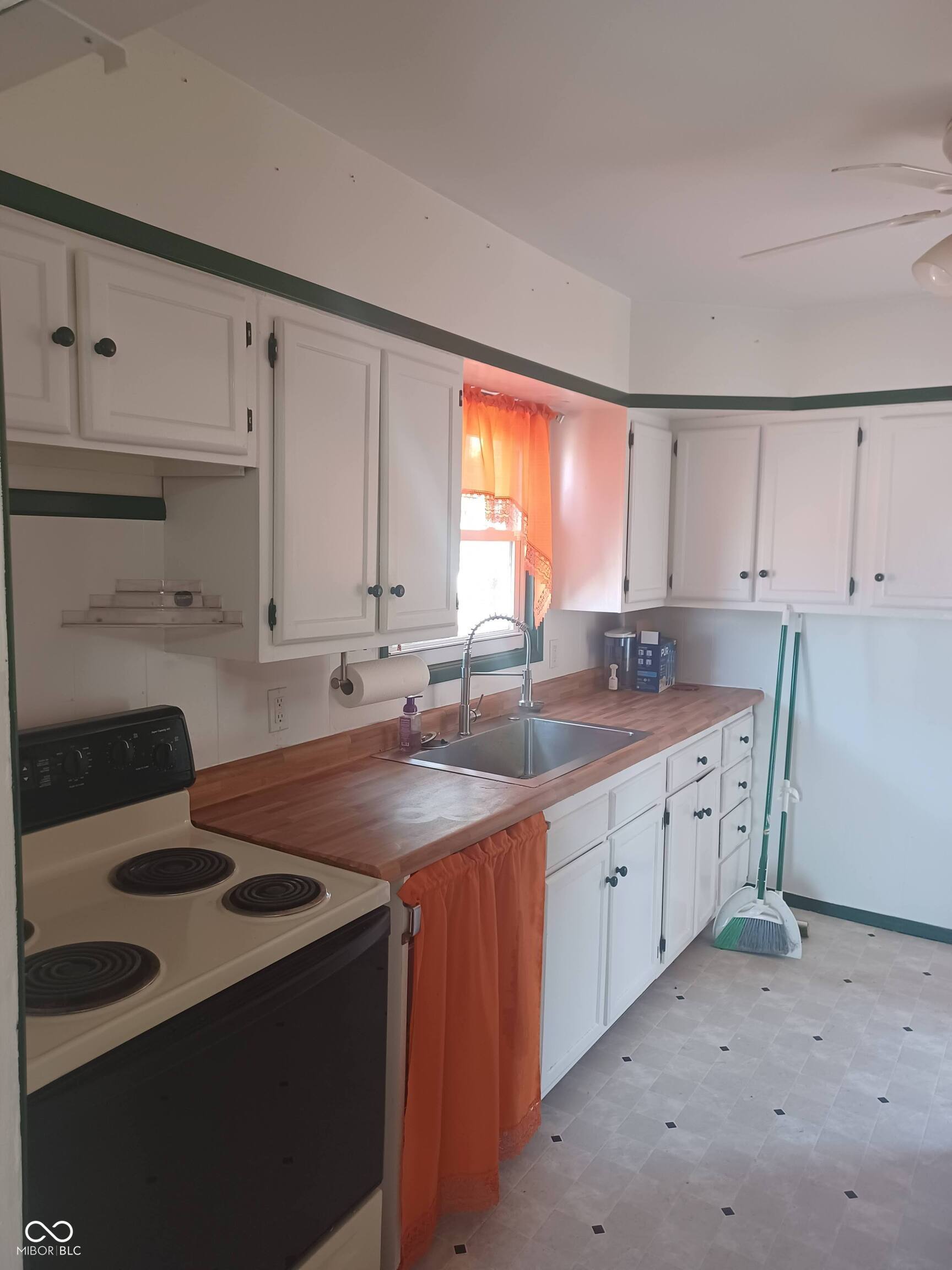 33 South Post Road Indianapolis, IN 46219 - Photo 13 of 28