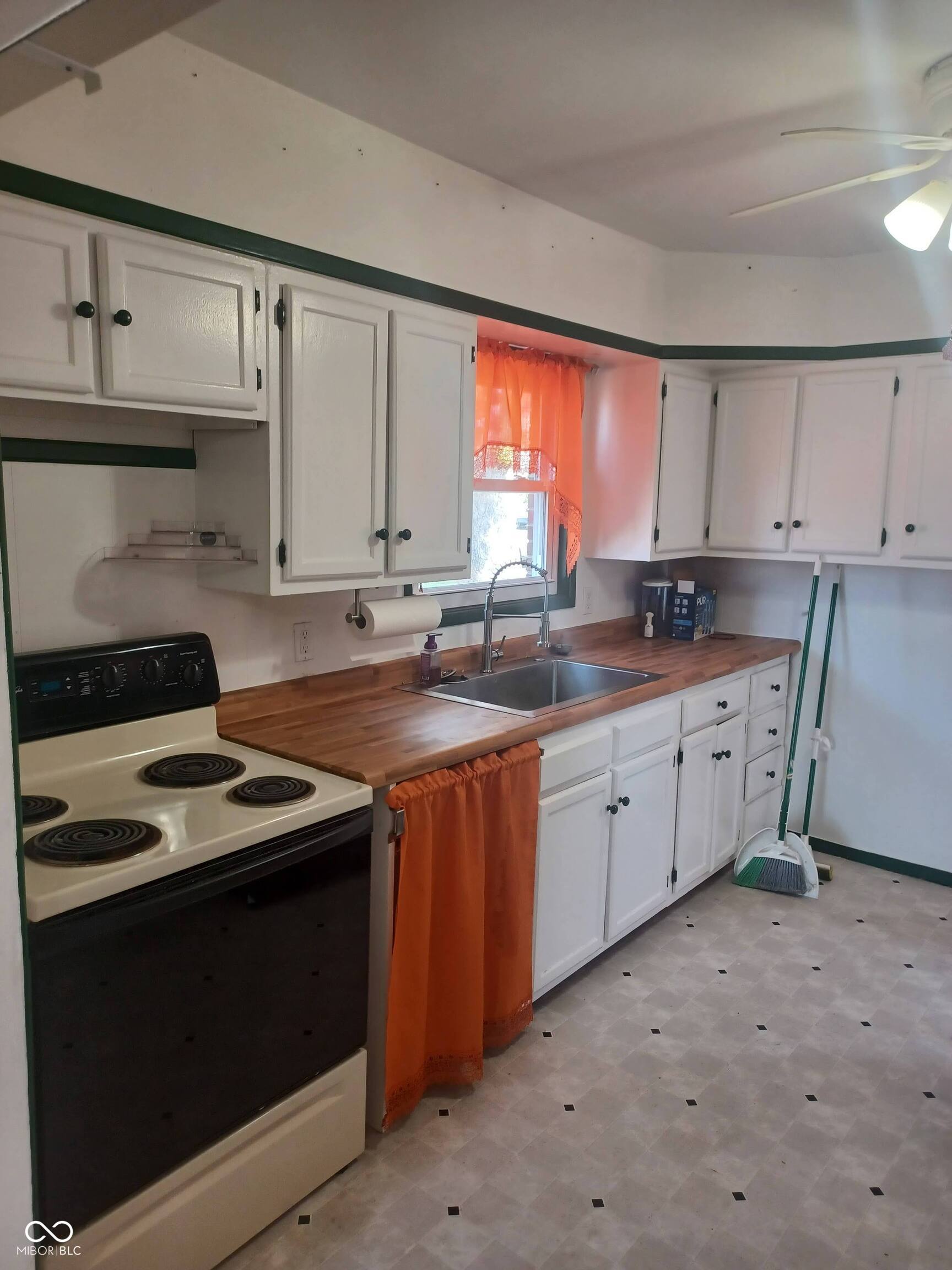 33 South Post Road Indianapolis, IN 46219 - Photo 14 of 28