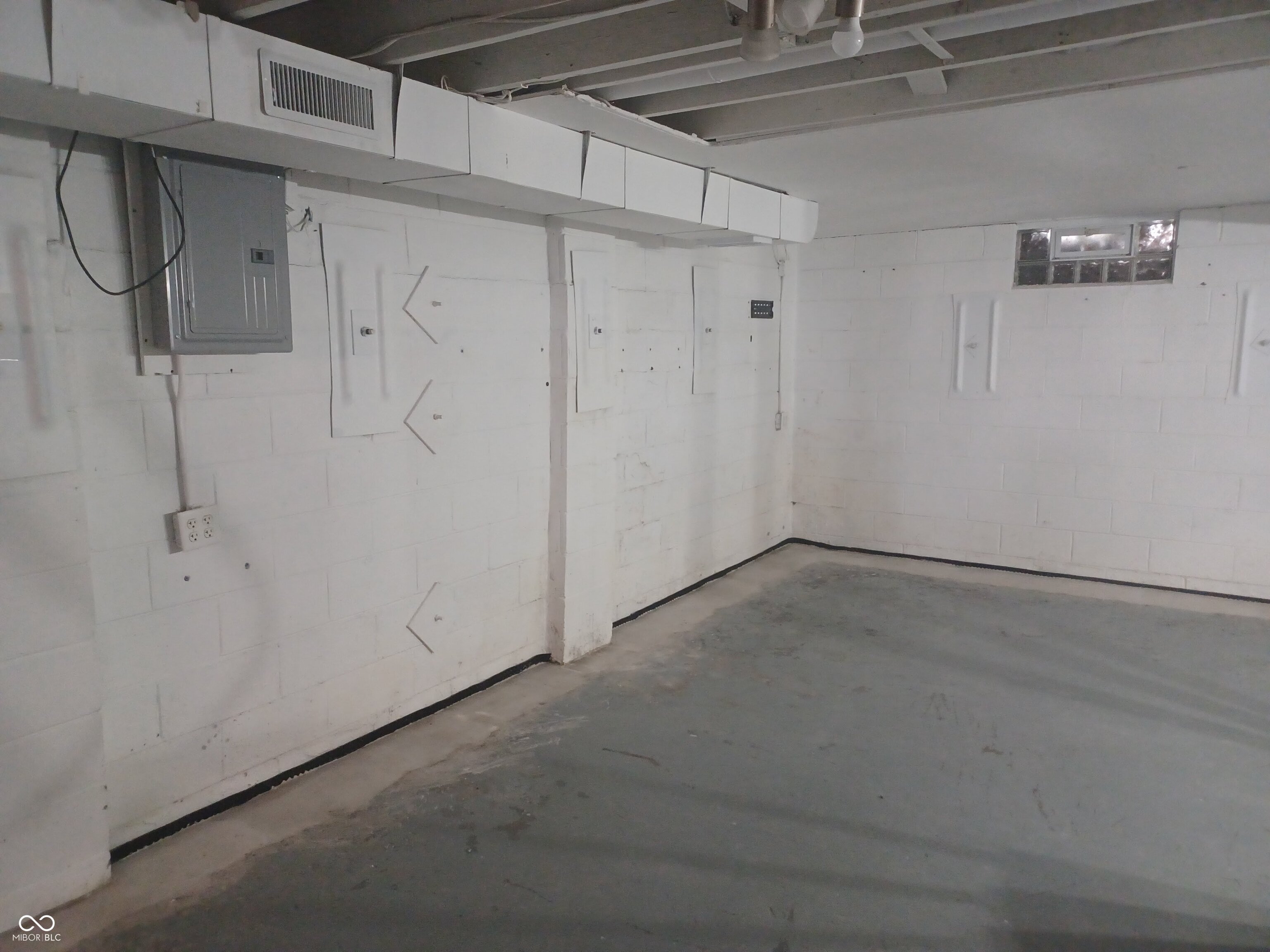 33 South Post Road Indianapolis, IN 46219 - Photo 16 of 28