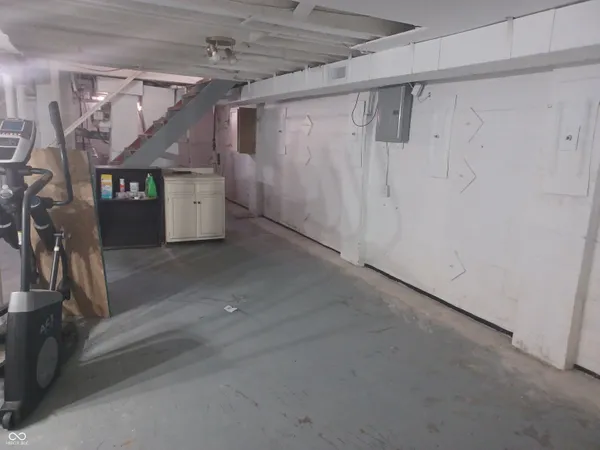 $1,550 | 33 South Post Road, Indianapolis, IN 46219