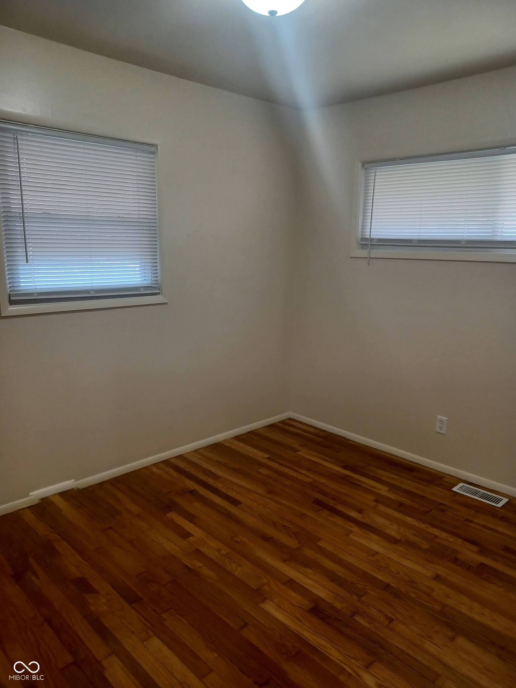 33 South Post Road Indianapolis, IN 46219 - Photo 4 of 28