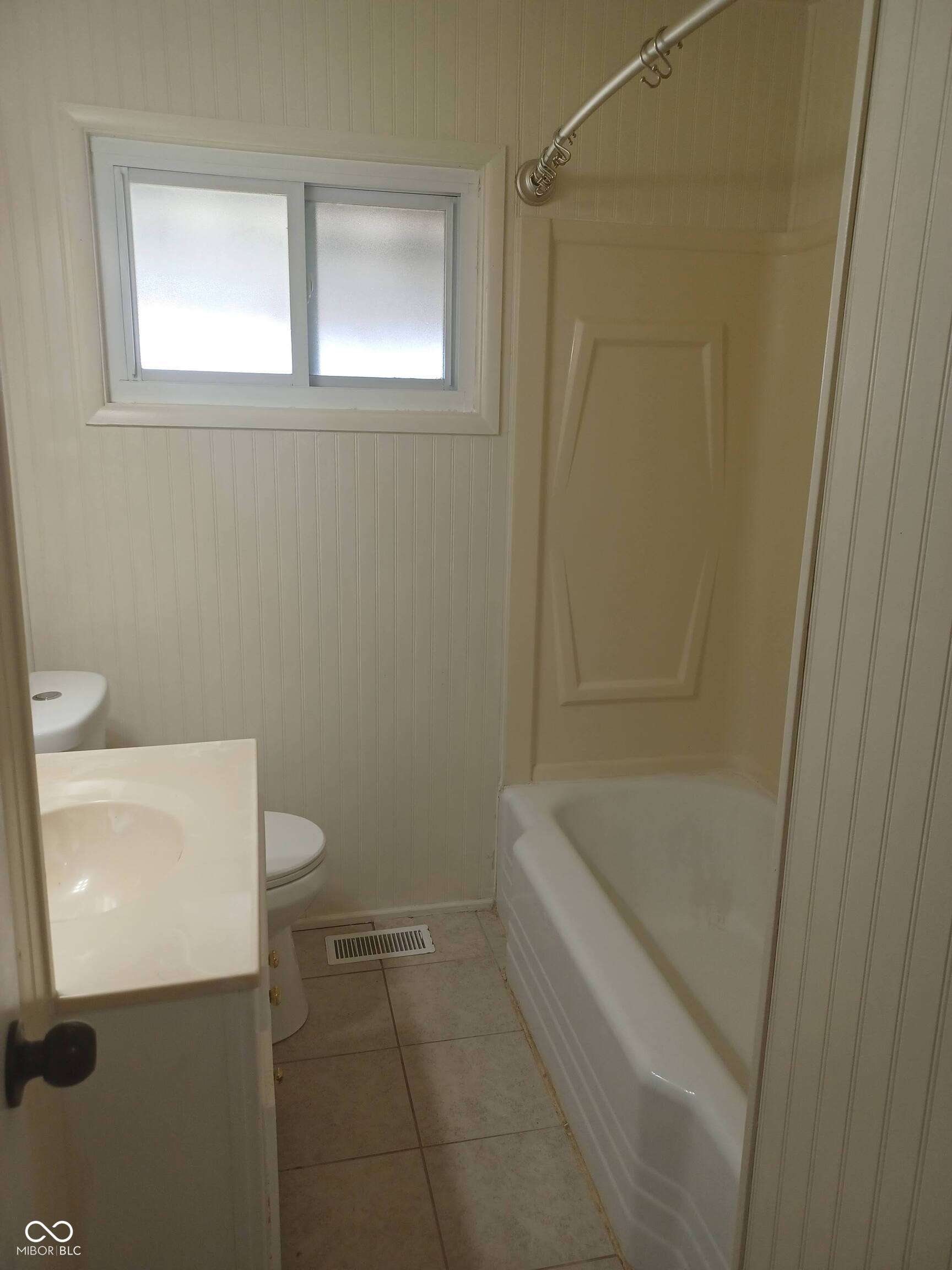 33 South Post Road Indianapolis, IN 46219 - Photo 8 of 28