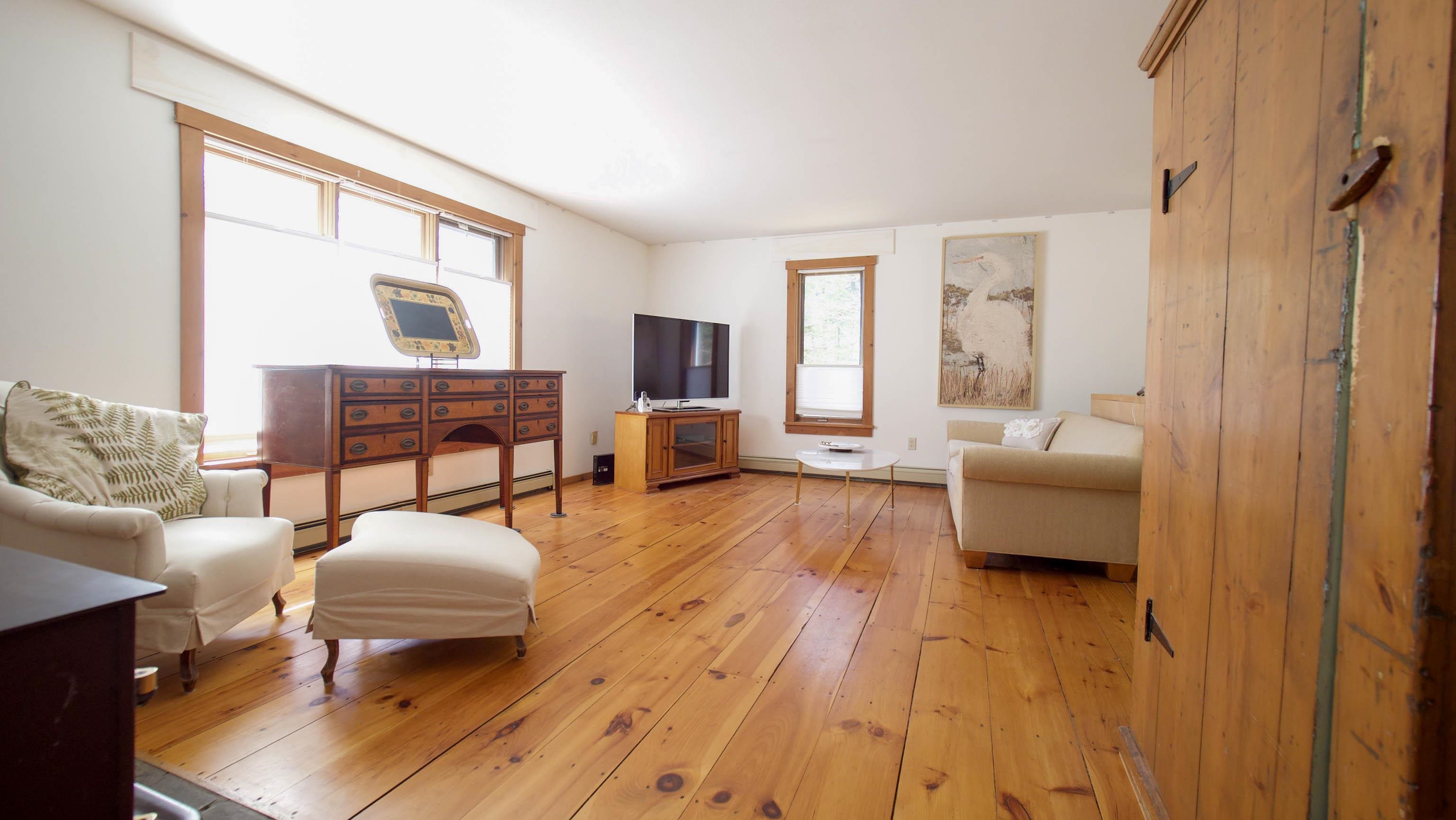 60 Fletcher Lane Hartford, VT 05059 - Photo 4 of 18