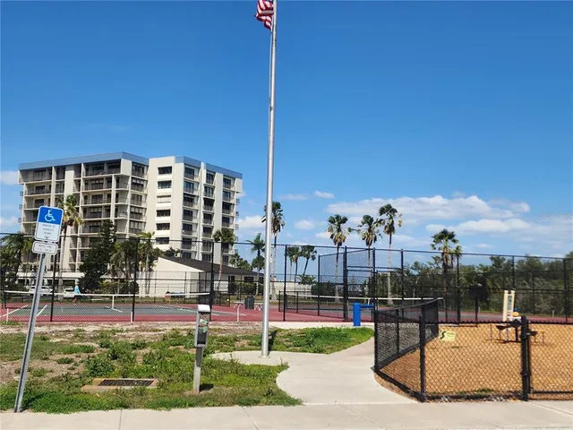 a view of a tennis court