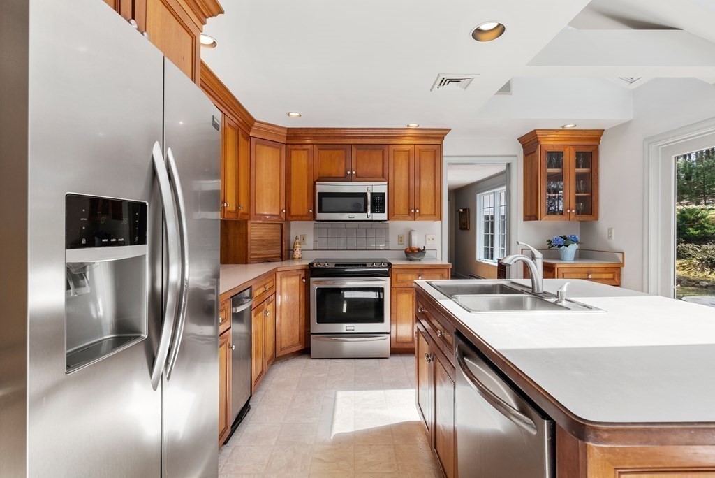 25 Forest Ridge Road Weston, MA 02493 - Photo 7 of 42 Gallery Image 7
