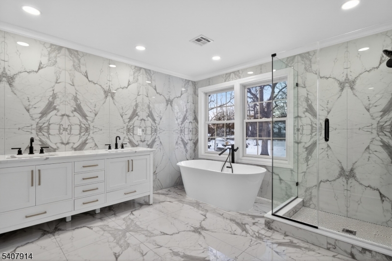 105 Woodfern Road Neshanic Station, NJ 08853 - Photo 18 of 34