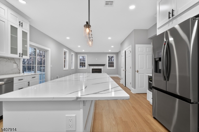 105 Woodfern Road Neshanic Station, NJ 08853 - Photo 8 of 34