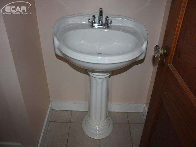 2108 South Dye Road Flint, MI 48532 - Photo 22 of 28 20452893-21.JPG
