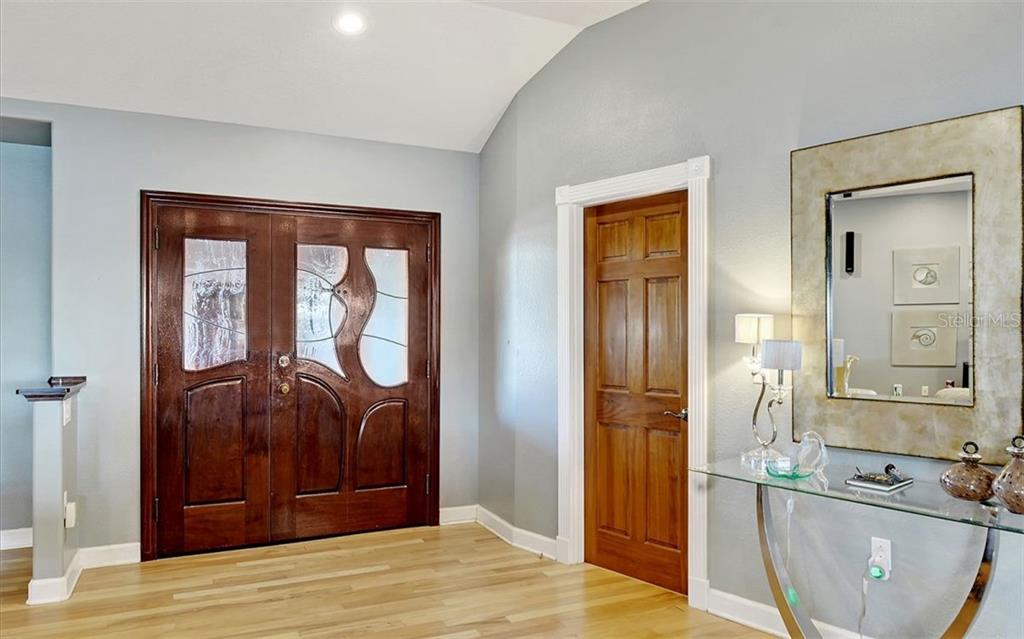 925 Bayshore Road Nokomis, FL 34275 - Photo 11 of 50 Entryway/foyer