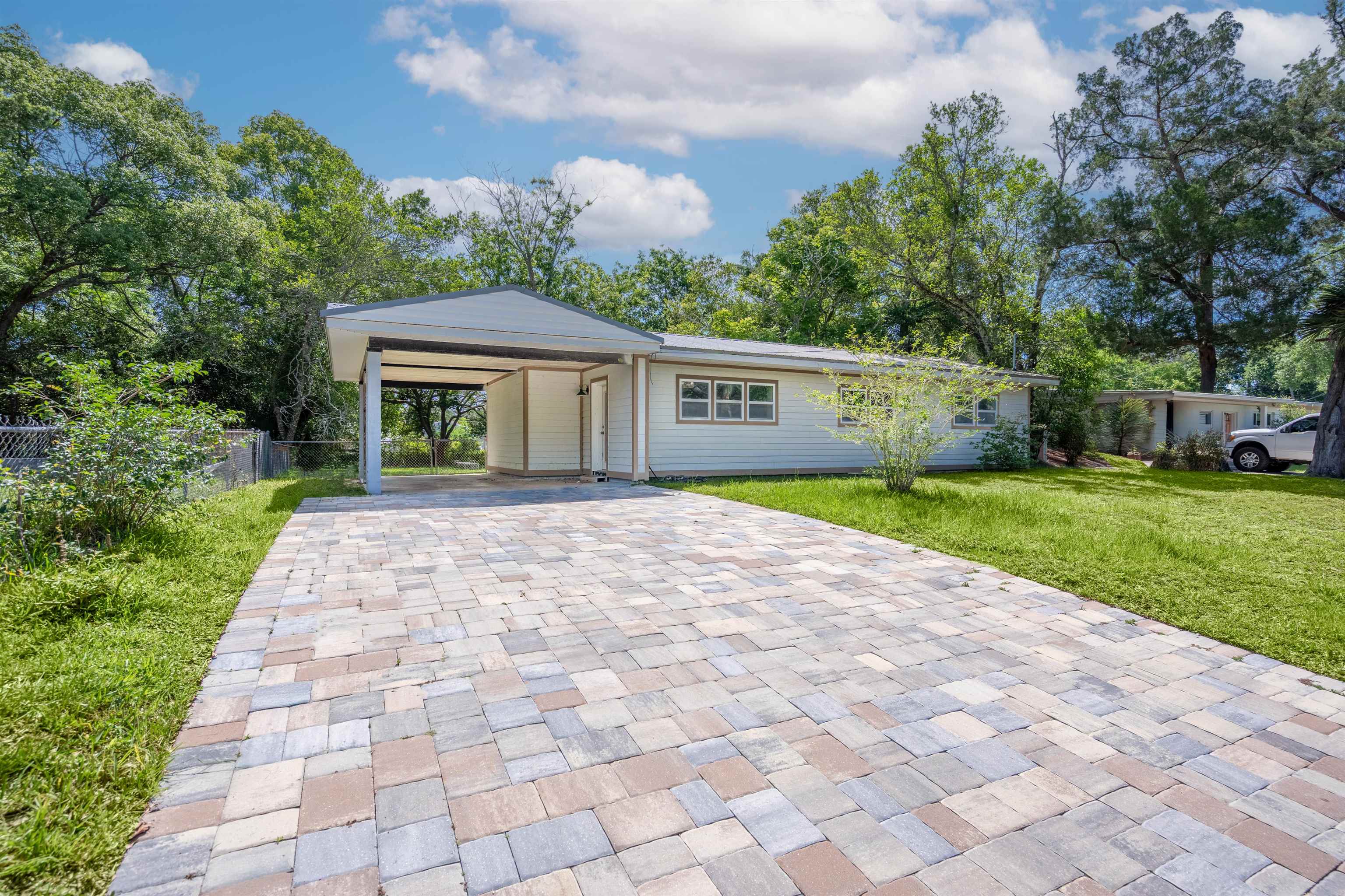 227 North Whitney Street St. Augustine, FL 32084 - Photo 35 of 35 a front view of a house with yard and green space