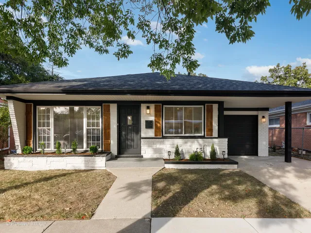 a view of a house with a outdoor space