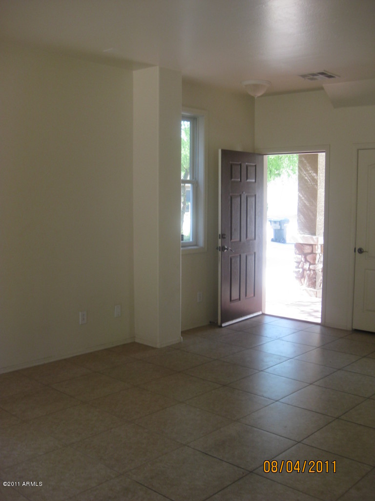 2237 East Pecan Road Phoenix, AZ 85040 - Photo 4 of 11 Family Room