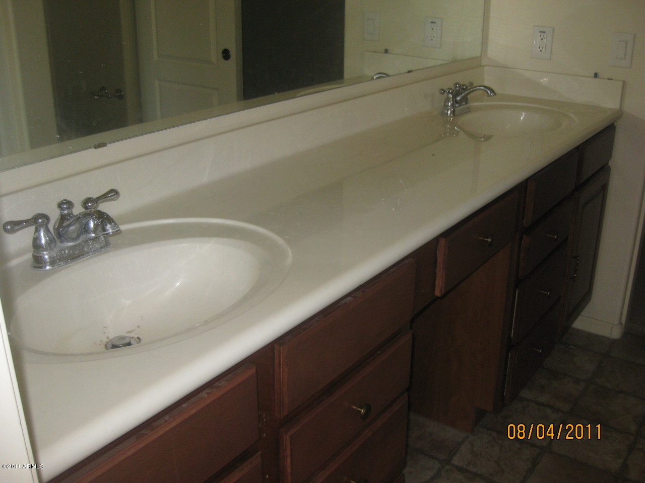 2237 East Pecan Road Phoenix, AZ 85040 - Photo 7 of 11 Master Bathroom
