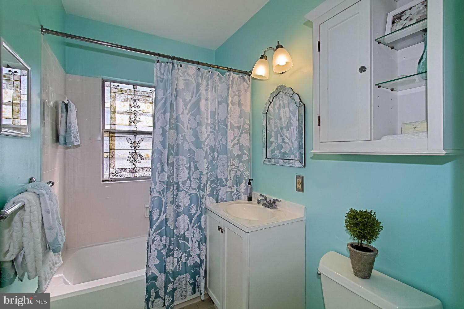 1906 North Rhodes Street, Unit 51 Arlington, VA 22201 - Photo 13 of 23 Bath