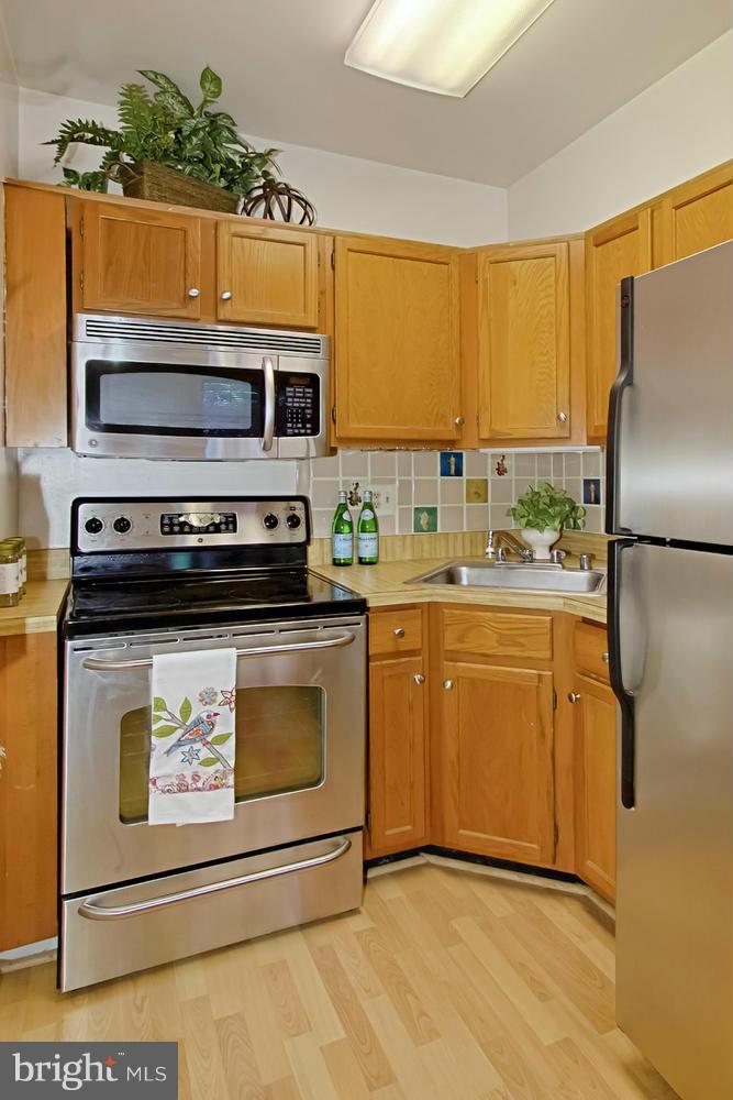 1906 North Rhodes Street, Unit 51 Arlington, VA 22201 - Photo 10 of 23 Kitchen