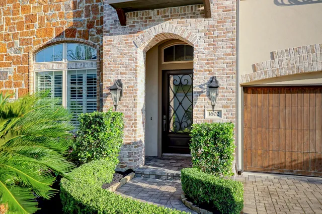 $6,900 | 1602 East Rose Terrace Lane, Houston, TX 77055
