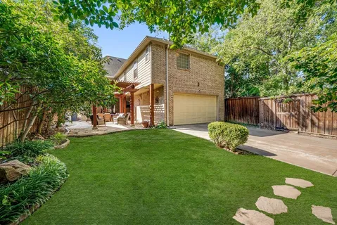 a view of a back yard of the house with green space