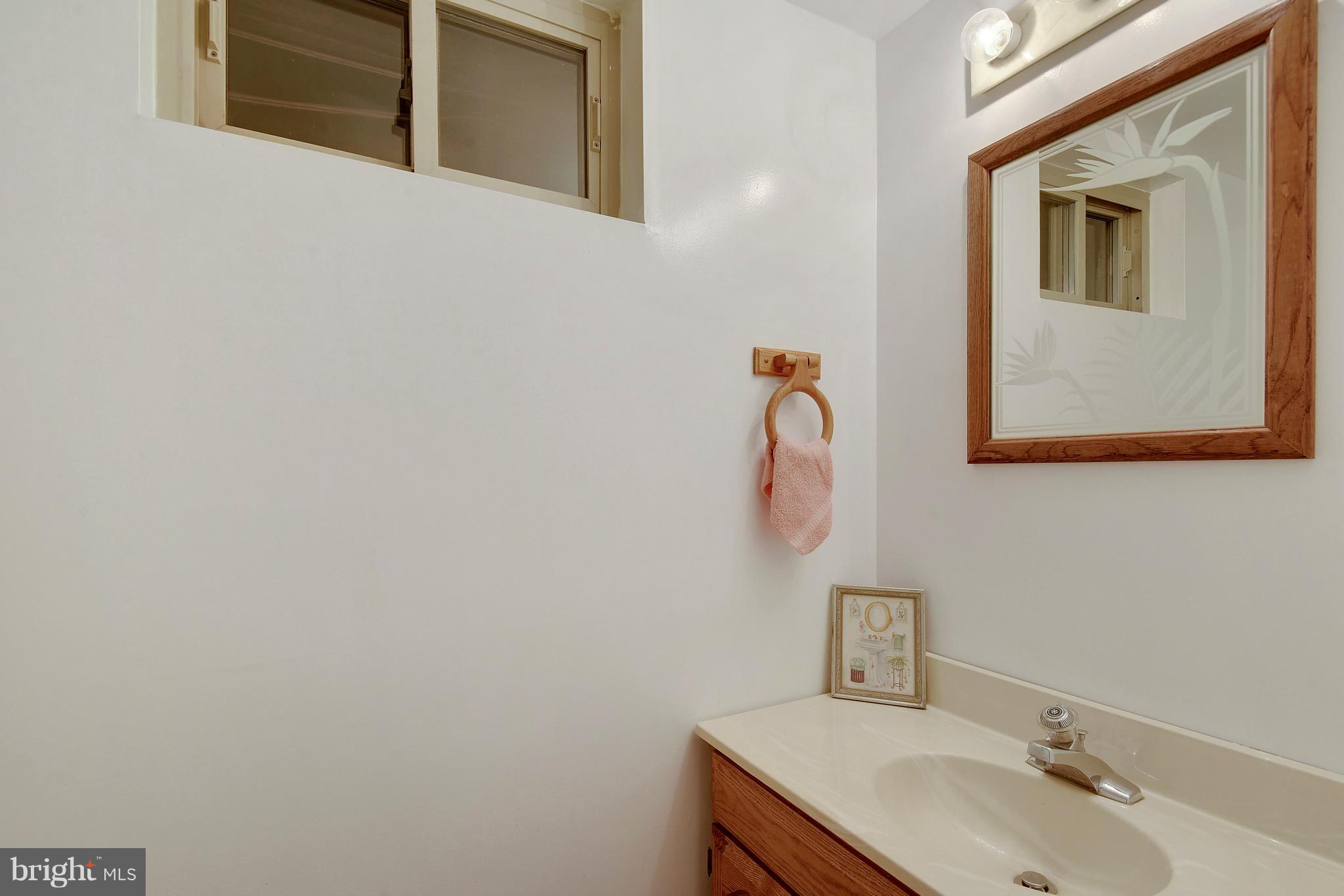 5729 Heming Avenue Springfield, VA 22151 - Photo 16 of 49 Powder room