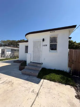 $2,350 | 1538 Northwest 66th Street, Unit 1, Miami, FL 33147