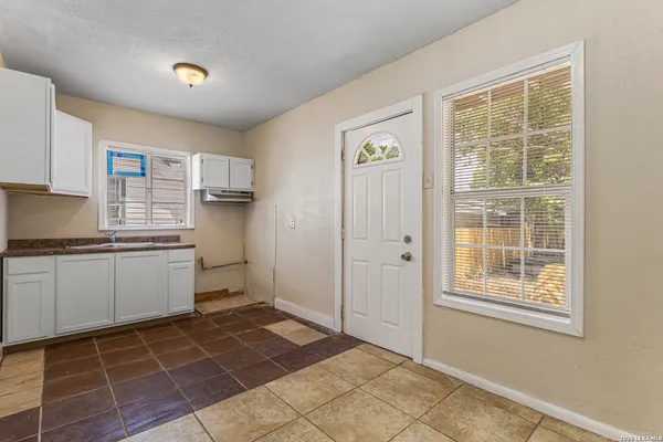 $1,150 | 1119 Fenfield Avenue, San Antonio, TX 78211