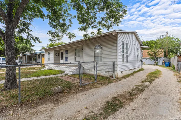 $1,150 | 1119 Fenfield Avenue, San Antonio, TX 78211