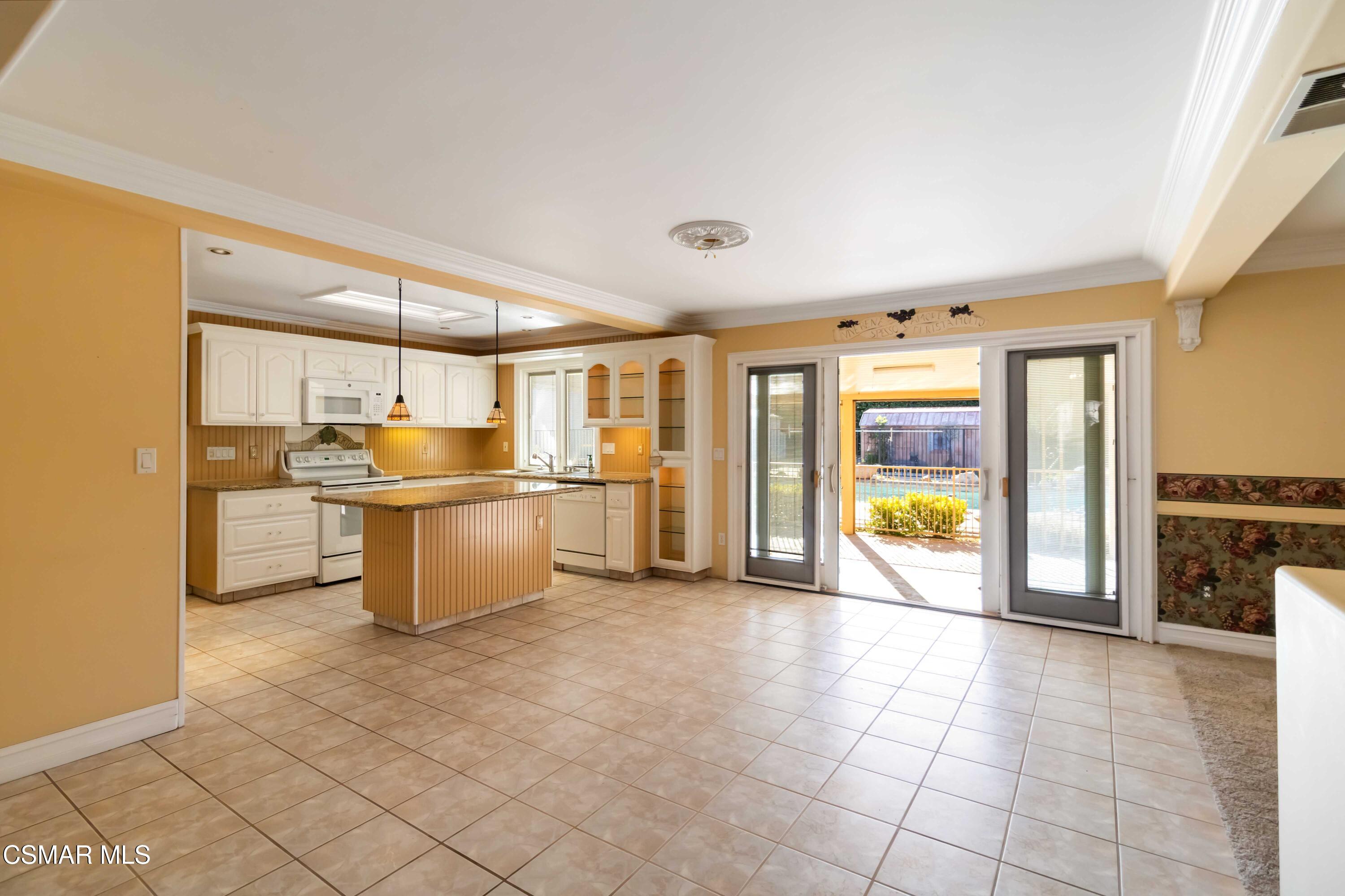 4776 El Prado Street Simi Valley, CA 93063 - Photo 9 of 42 010 (1)