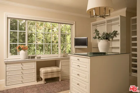 $2,995,000 | 2533 Benedict Canyon Drive, Beverly Hills, CA 90210