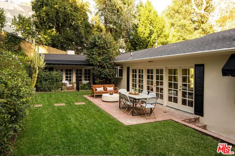 $2,995,000 | 2533 Benedict Canyon Drive, Beverly Hills, CA 90210
