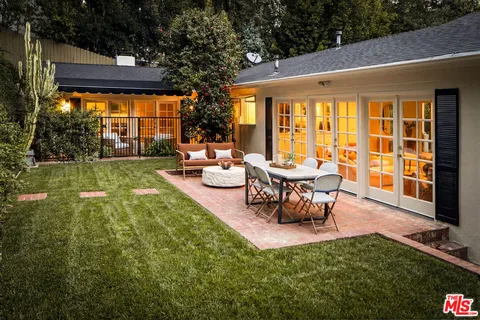 $2,995,000 | 2533 Benedict Canyon Drive, Beverly Hills, CA 90210
