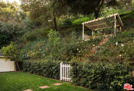 $2,995,000 | 2533 Benedict Canyon Drive, Beverly Hills, CA 90210