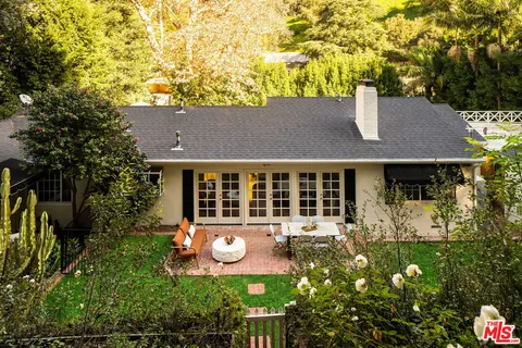 $2,995,000 | 2533 Benedict Canyon Drive, Beverly Hills, CA 90210