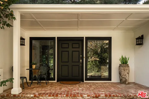 $2,995,000 | 2533 Benedict Canyon Drive, Beverly Hills, CA 90210