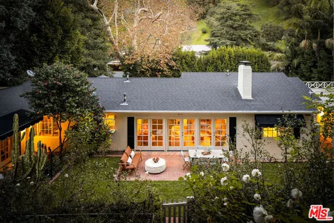 $2,995,000 | 2533 Benedict Canyon Drive, Beverly Hills, CA 90210