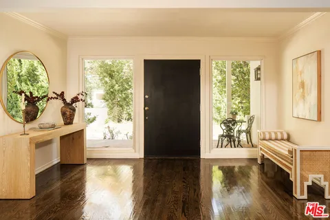 $2,995,000 | 2533 Benedict Canyon Drive, Beverly Hills, CA 90210
