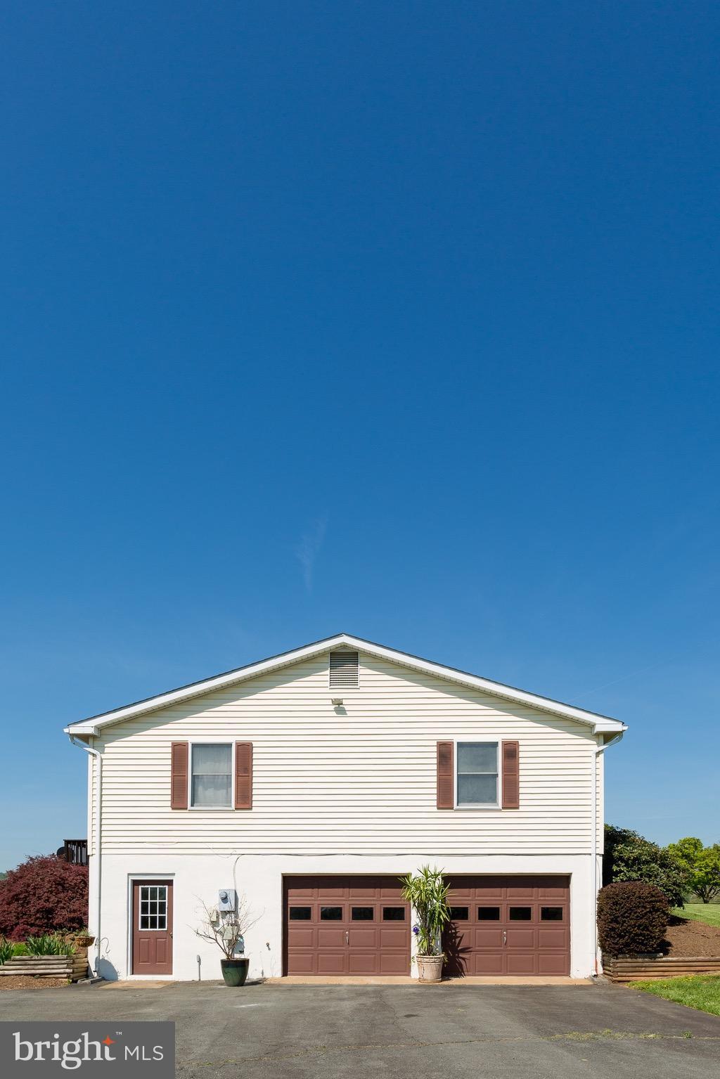 42353 Spinks Ferry Road Leesburg, VA 20176 - Photo 7 of 24 Exterior (General)