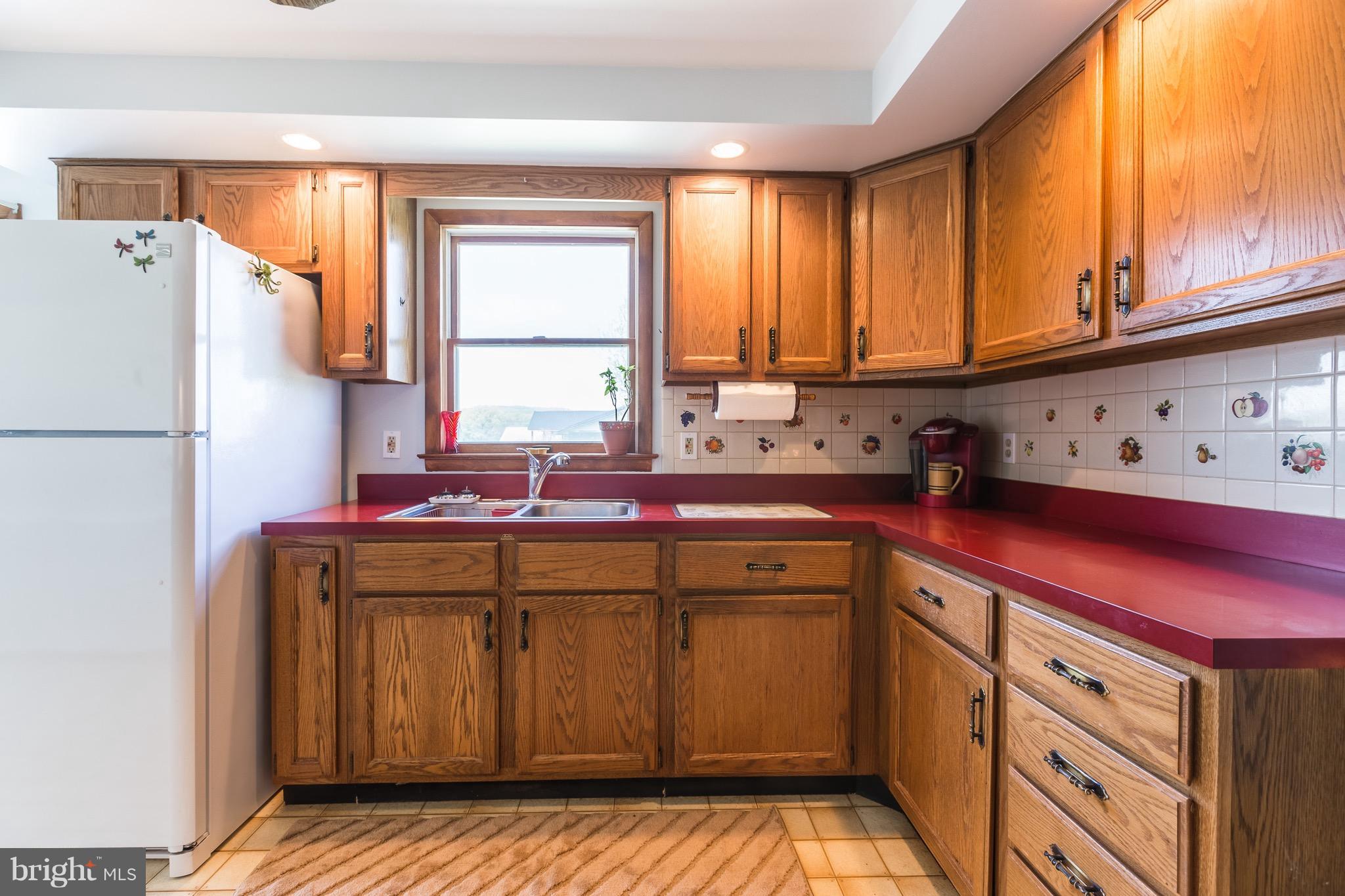 42353 Spinks Ferry Road Leesburg, VA 20176 - Photo 9 of 24 Kitchen