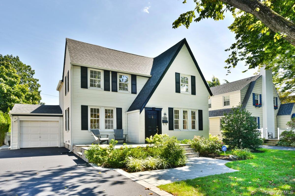 162 Elton Road Garden City, NY 11530 - Photo 1 of 29 Gallery Image 1