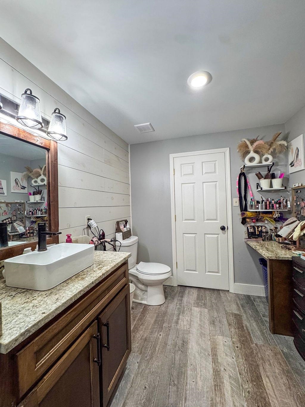 127 Walton Loop Covington, TN 38019 - Photo 21 of 40 a spacious bathroom with a granite countertop sink a toilet and a mirror