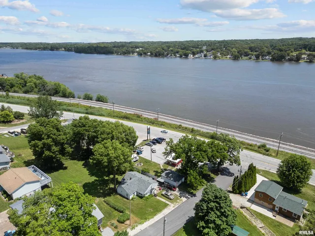 $399,999 | 1204 North Cody Road, Le Claire, IA 52753