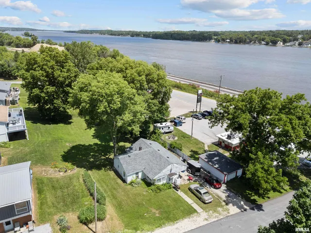 $399,999 | 1204 North Cody Road, Le Claire, IA 52753