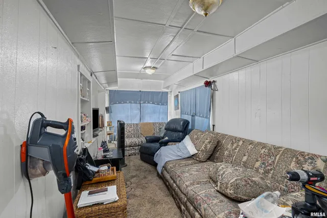 $399,999 | 1204 North Cody Road, Le Claire, IA 52753