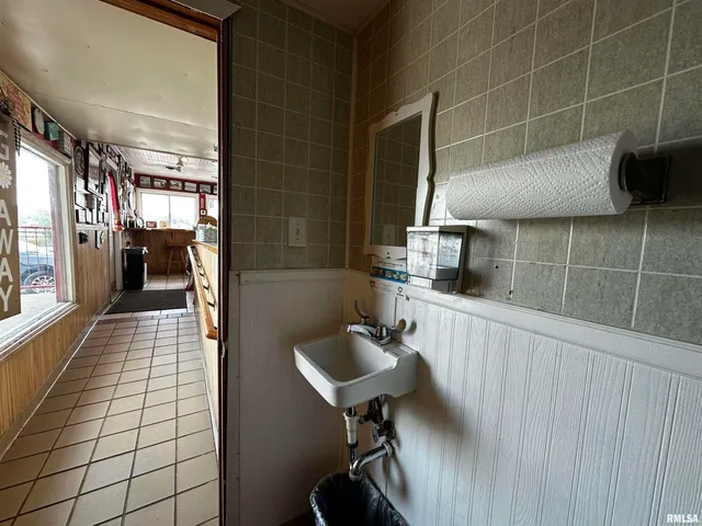 $399,999 | 1204 North Cody Road, Le Claire, IA 52753