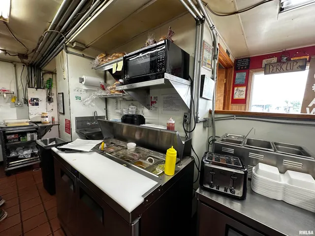 $399,999 | 1204 North Cody Road, Le Claire, IA 52753