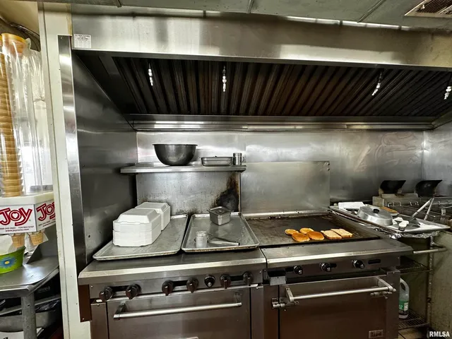 $399,999 | 1204 North Cody Road, Le Claire, IA 52753